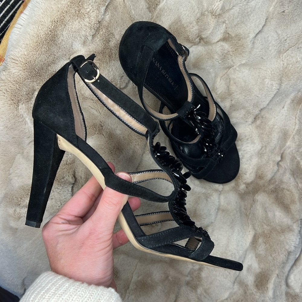 🕶️Natalia Black Suede Beaded Ankle Strap Heel Sandal banana republic size 10